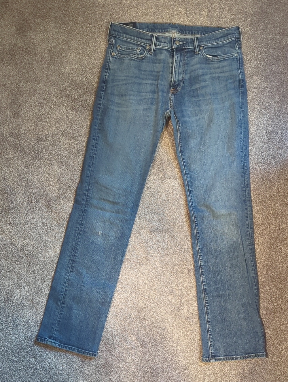 Abercrombie & Fitch Men's Kennan Straight Jeans — Mid Blue Wash